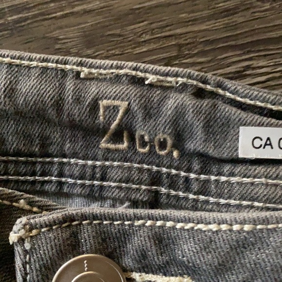 Size 3 shorts - Picture 2 of 4